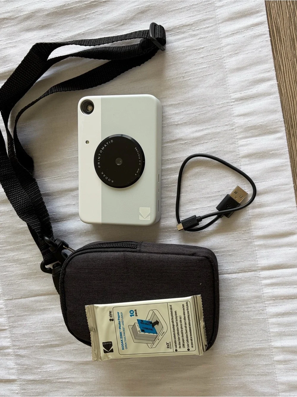 Kodak Printomatic Instant Camera Bundle - Zink Paper & Case